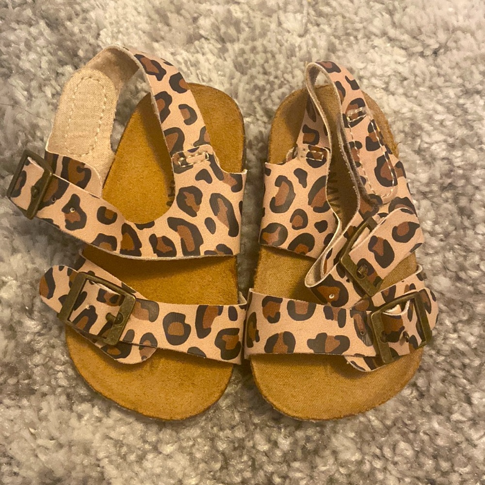Infant leopard print sandals